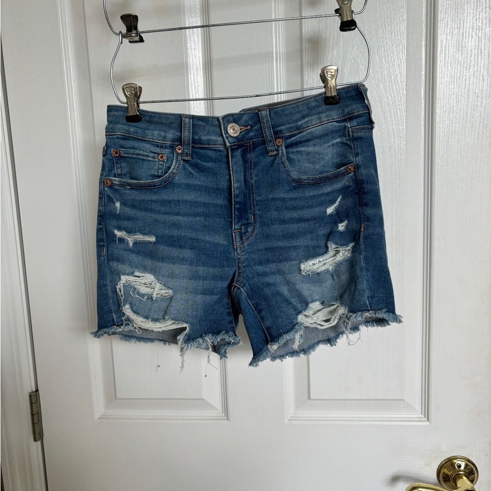 American Eagle Jean Shorts with Floral Detail Pockets (size 6)